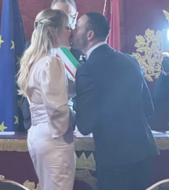 Manila Nazzaro e Stefano Oradei hanno detto sì! Tutti i dettagli e le foto del loro matrimonio al Campidoglio