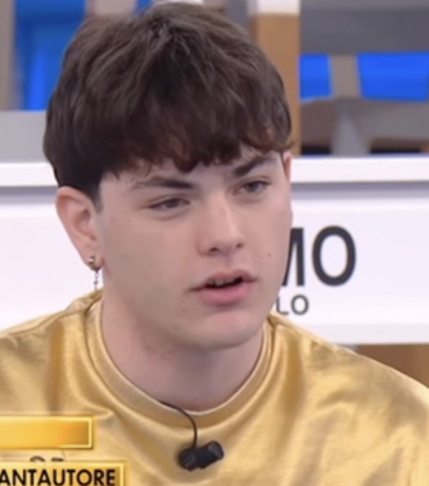 Sarah sorprende tutti ad Amici 23: la notizia scatena il panico in casetta - C'entrano Petit, Holden e Mida