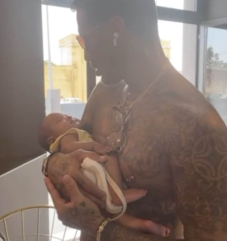 Fabrizio Corona in attesa del secondo figlio: Sara Barbieri è incinta