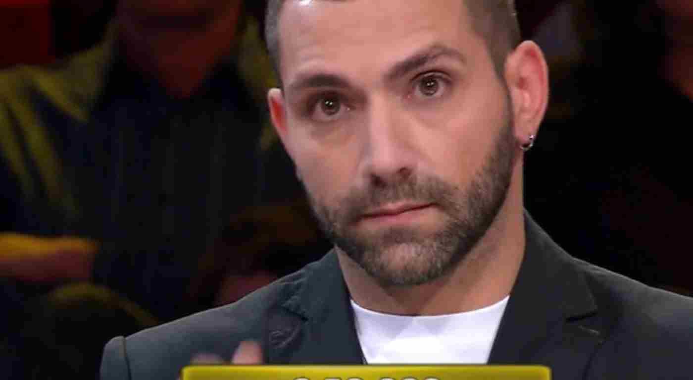 "Amadeus da arrestare": Accuse shock ad Affari Tuoi dopo il modo in cui ha trattato Alessio
