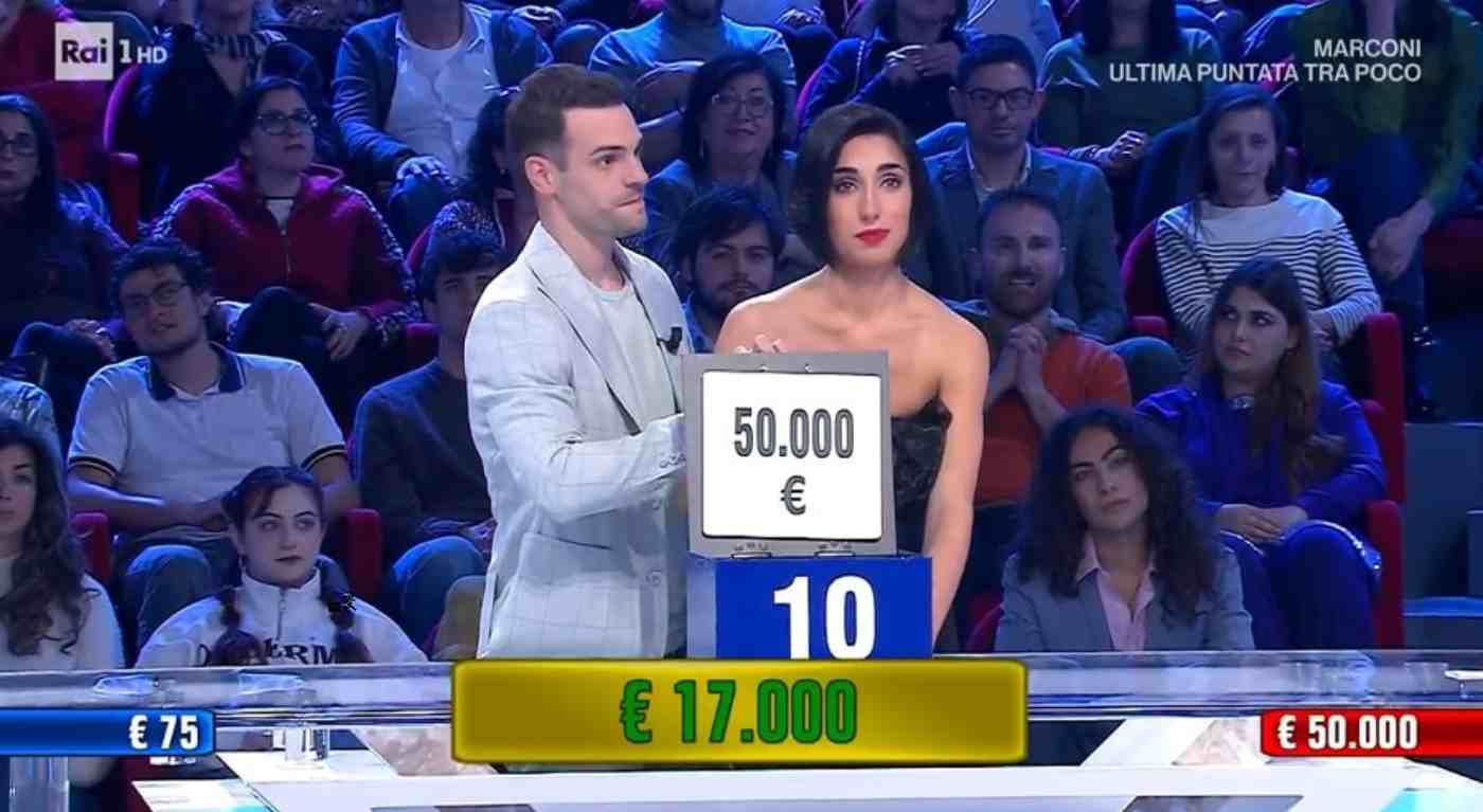 Chi è la concorrente di Affari Tuoi che sta facendo impazzire i social per la sua bellezza