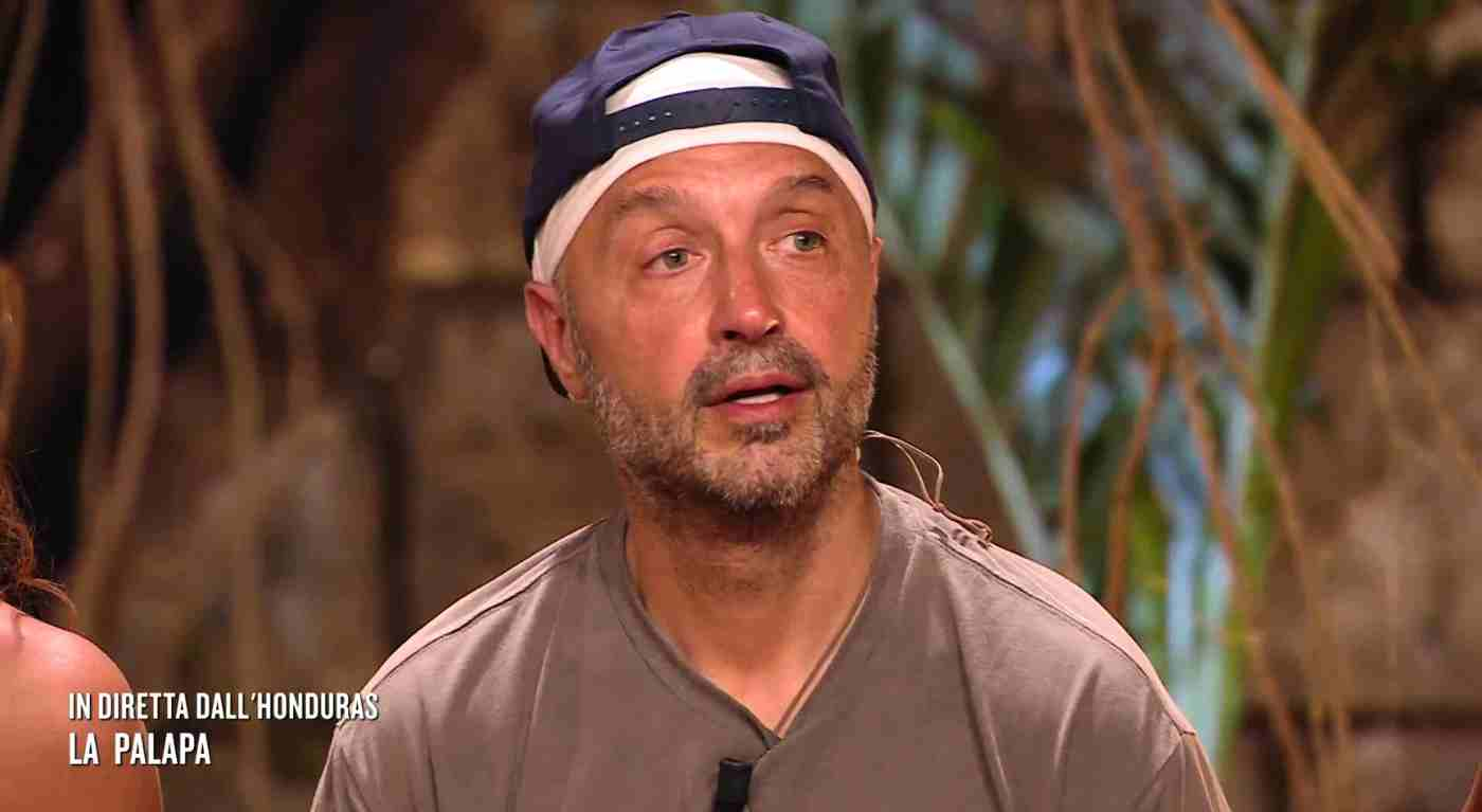 Joe Bastianich va su tutte le furie: scontro acceso con Vladimir all'Isola