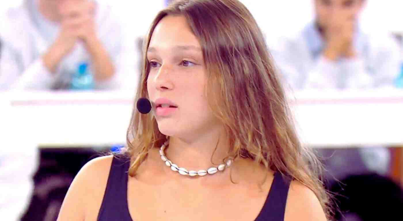 Sarah sorprende tutti ad Amici 23: la notizia scatena il panico in casetta - C'entrano Petit, Holden e Mida