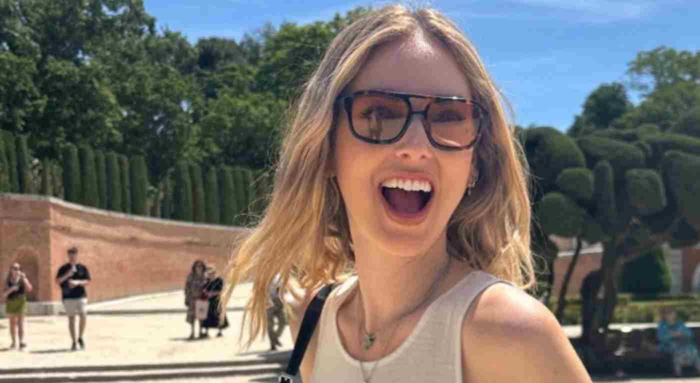 Chiara Ferragni sorprende tutti: indossa una pinza tra i capelli, il prezzo è da capogiro