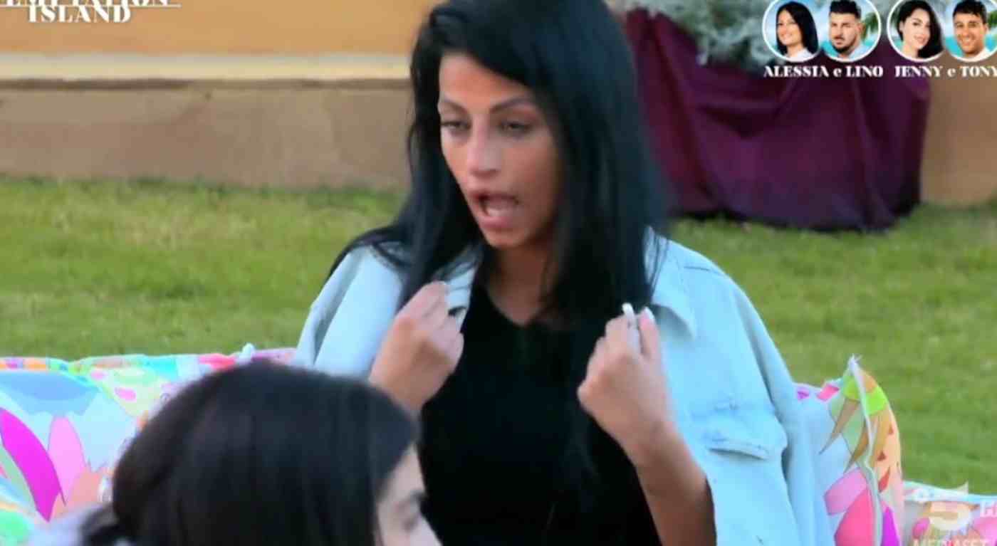 Temptation Island, scandalo: "Schifosi, non si fa alle donne" - La scena che ha scioccato tutti