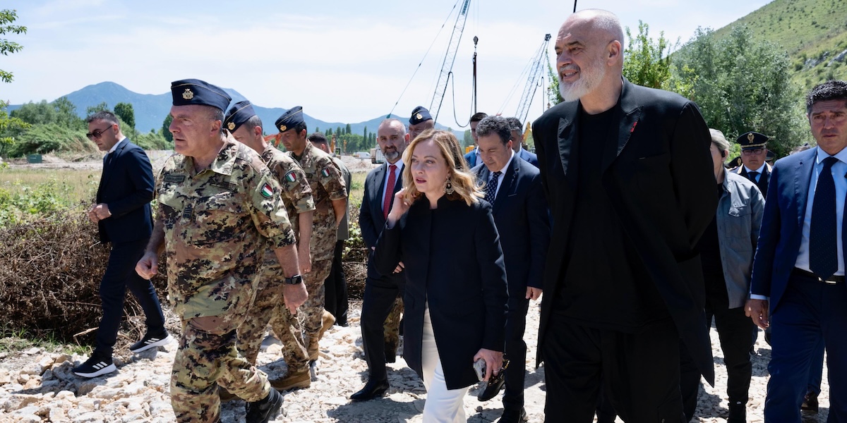 Tensioni in Albania, duro scontro tra Magi, Meloni e la polizia: è caos