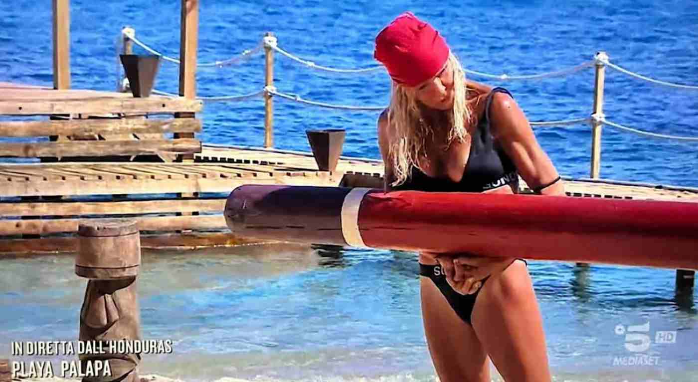 L'Isola dei Famosi: chi è la terza finalista? Polemica feroce post-incidente