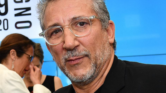 Guerra aperta tra Bonolis e Amadeus: scambio di battute al veleno - C'entra l'agente