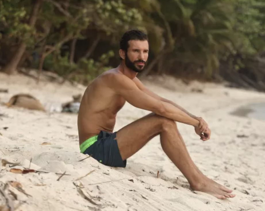 "Devo dirvi una cosa su mio figlio". Isola, la mamma di Arthur rompe il silenzio e scoppia la polemica - Pubblico in fiamme