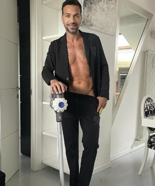 Costantino Vitagliano e la sua battaglia contro una rara malattia: "Ecco quanto è dimagrito"