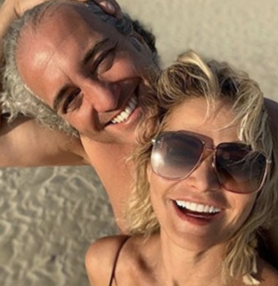 "Ma che cafonata!": Simona Ventura aggiunge l'IBAN alle partecipazioni di nozze. Ecco perché