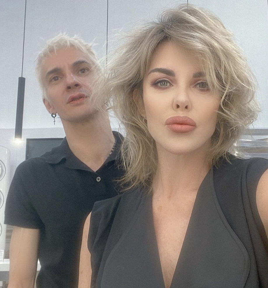 Alba Parietti taglia tutto: "10 anni in meno con questo look!" - FOTO