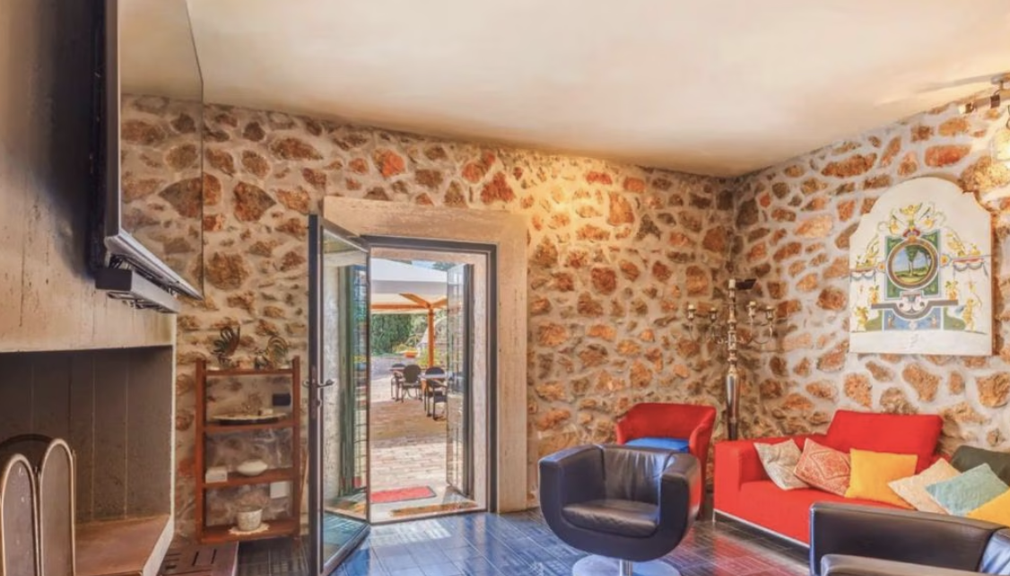 In vendita la lussuosa villa di Raffaella Carrà: elioporto e piscina inclusi