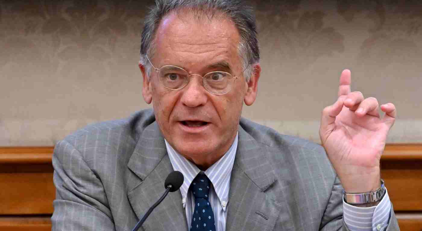 Alessandro Cecchi Paone cacciato in pubblico: ecco la sua reazione furiosa