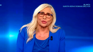 "Ecco chi prenderà il mio posto". Mara Venier annuncia il nuovo conduttore di Domenica In