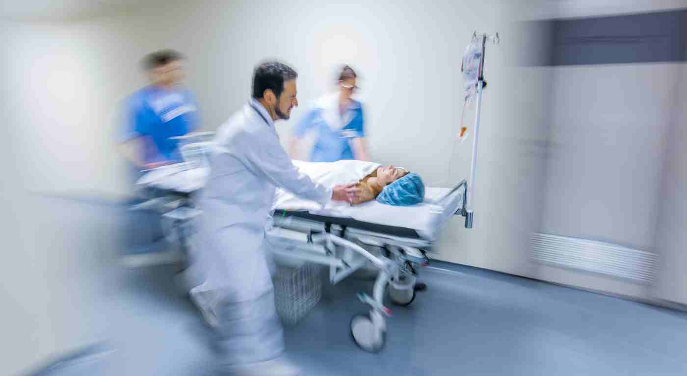 Dramma a Lecce: donna di 69 anni ha aneurisma dopo lunga attesa in pronto soccorso