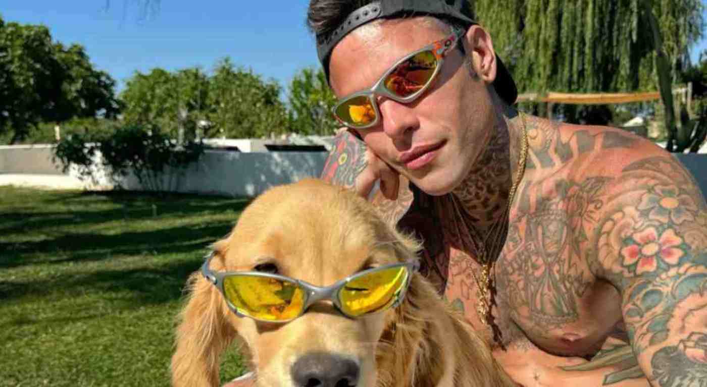 Fedez beccato in piscina, effusioni con una mora: chi è la nuova fidanzata