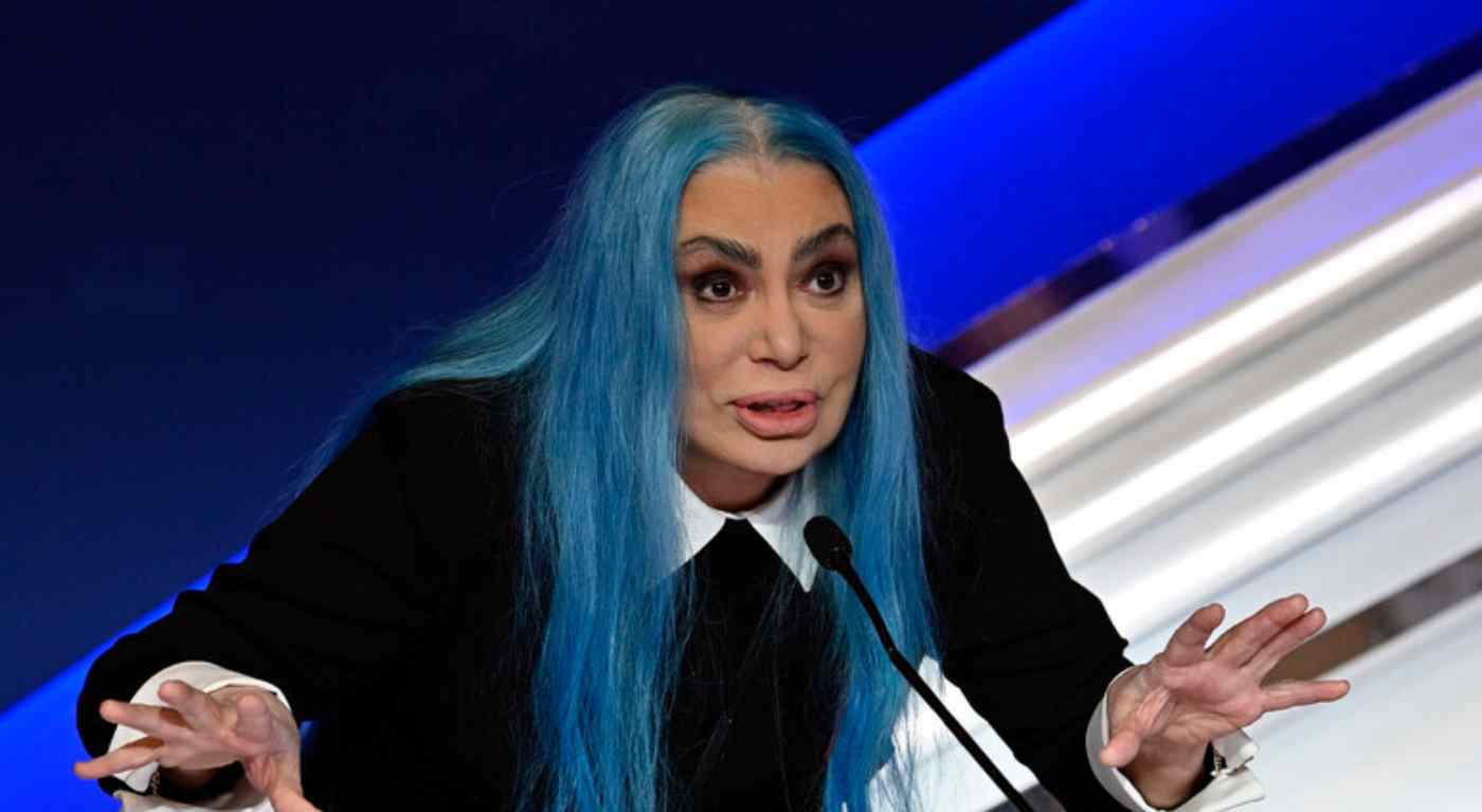 Loredana Bertè furiosa su TikTok: risponde a chi la critica per il look a gambe scoperte