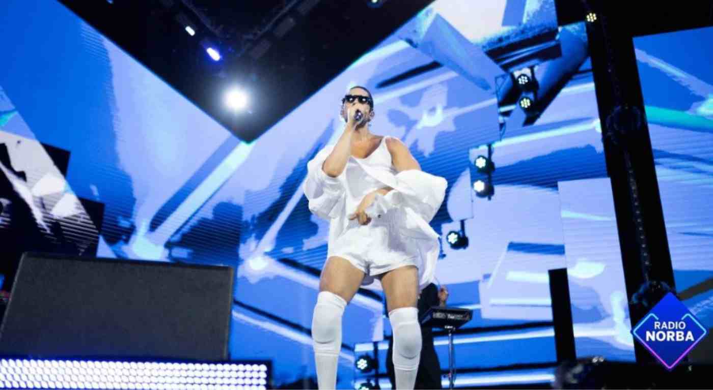 Mahmood, look audace a Battiti Live: "Ma è in mutande?"