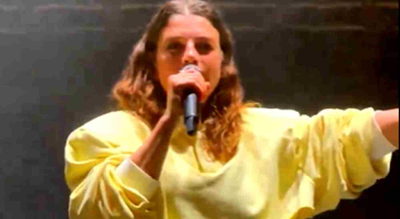 Emma Marrone sbotta in concerto: “Ogni corpo ha la sua dignità”