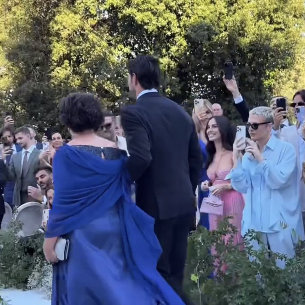 De Lellis al matrimonio di Cecilia e Ignazio, è polemica sul vestito: si vedevano le mutande