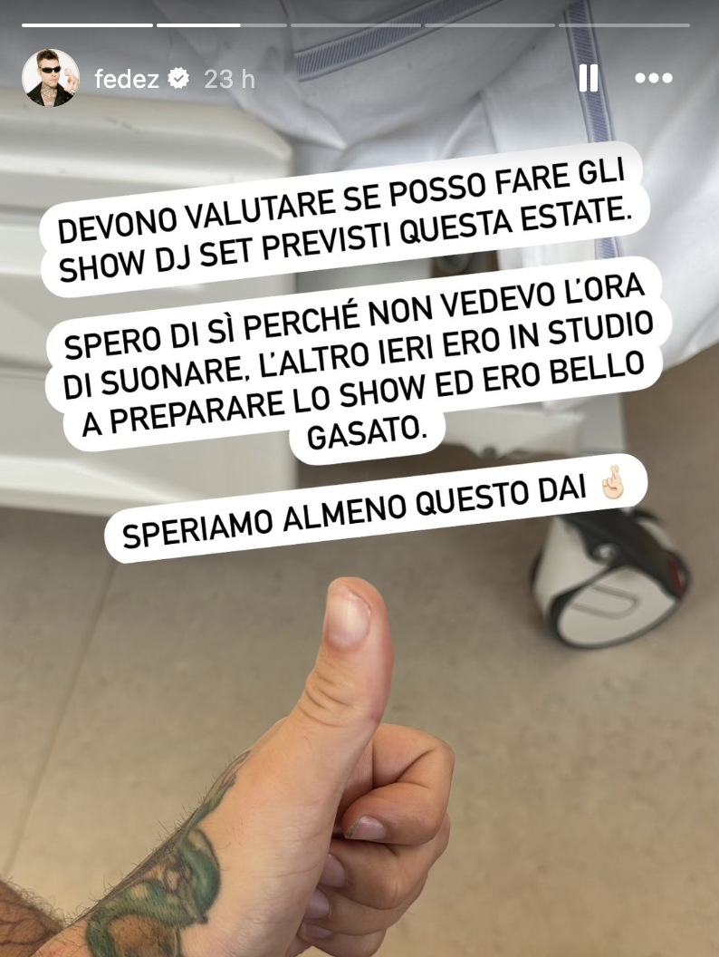 Fedez costretto ad annullare i concerti su ordine dei medici, annuncia sui social dopo le dimissioni