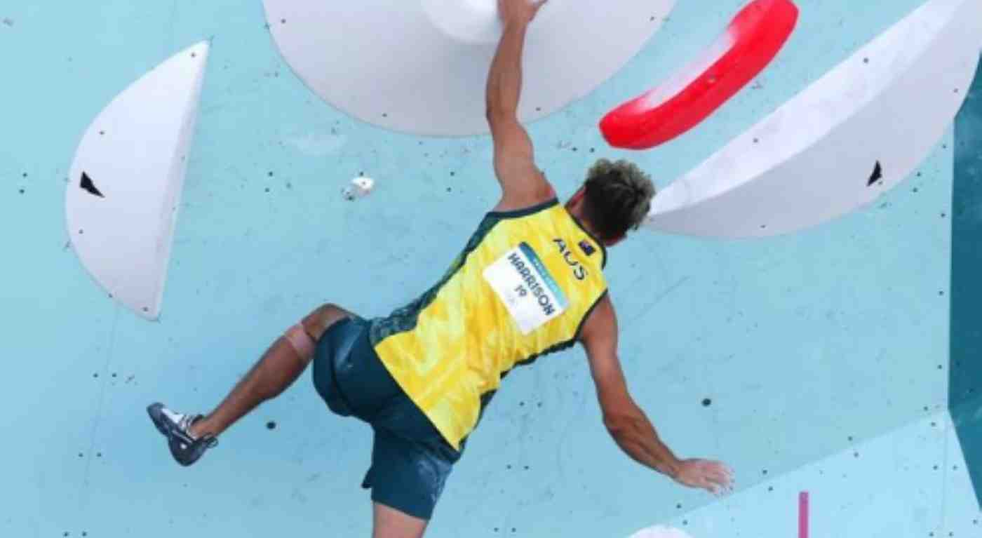 Bacio Olimpico: finisce la gara e l'atleta bacia il suo compagno davanti a tutto il mondo