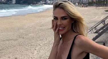 Ilary Blasi e Chanel Totti: gemelle in costume | La FOTO virale sul web