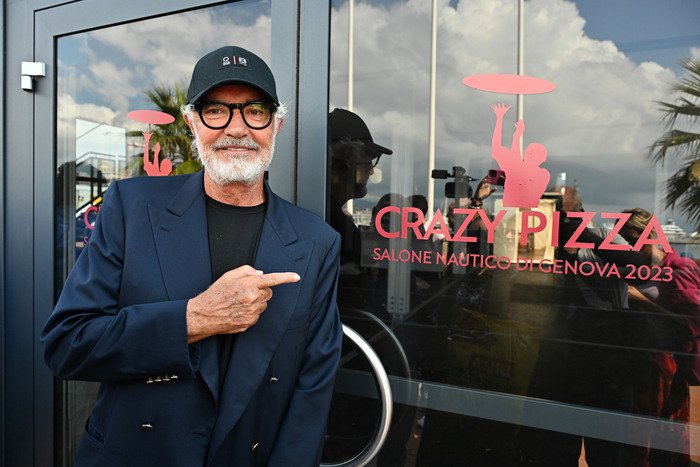 Briatore, shock e polemica: i prezzi della nuova pizzeria sono fuori da ogni logica
