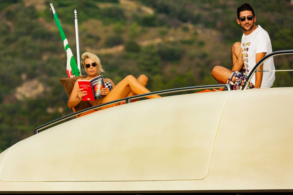 Vita da VIP: Maria De Filippi sbanca una cifra assurda a settimana per il suo Yacht di Lusso