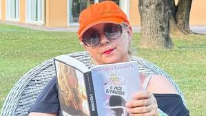Carolyn Smith cambia marcia: dalla frecciata a fan di Selvaggia Lucarelli | Cosa non torna