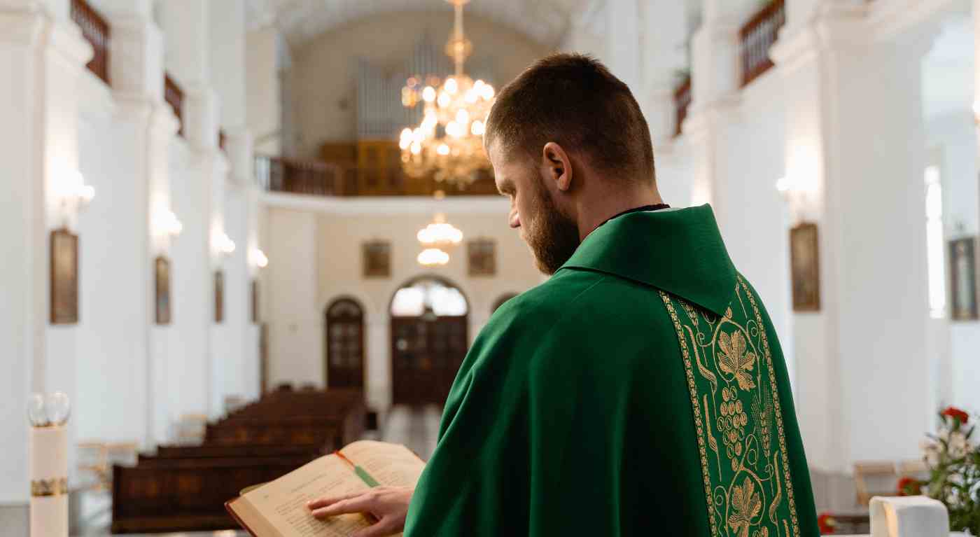 Quanto guadagna un prete in Italia