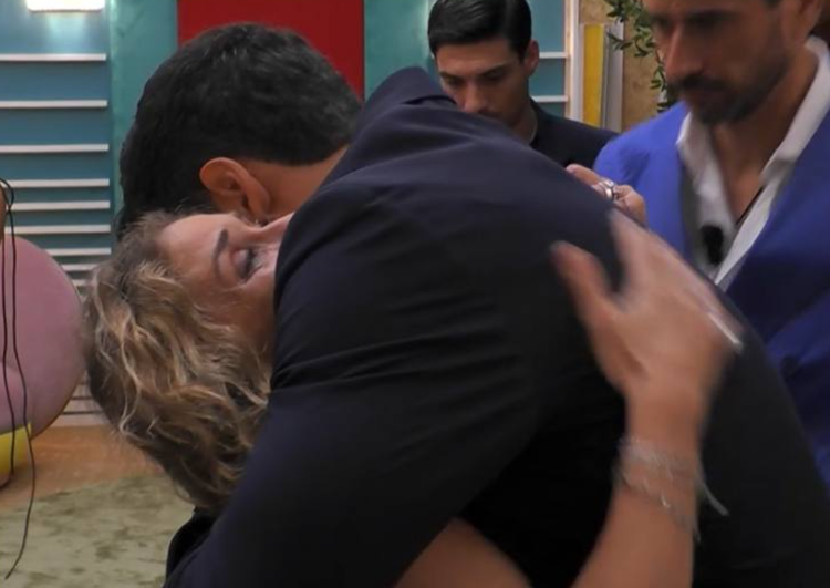Eleonora di Non è la Rai lascia il GF