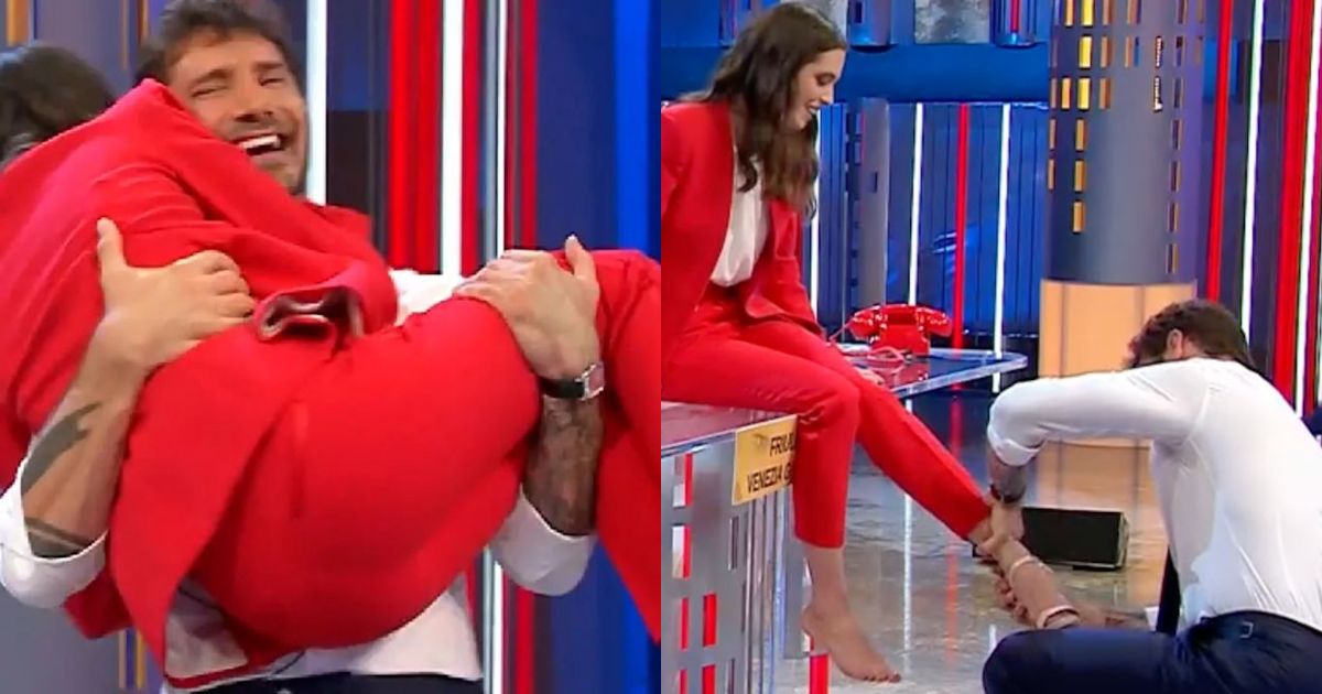 “Affari Tuoi, la madre della concorrente sorprende Stefano De Martino: “Guarda il c* di mia figlia!”
