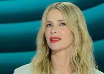 Alessia Marcuzzi in bikini: pioggia di commenti, ma non tutti positivi