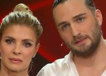 “È in ansia”. Ballando con le stelle, Luca Favilla turbato per il figlio: il racconto di Martina Colombari